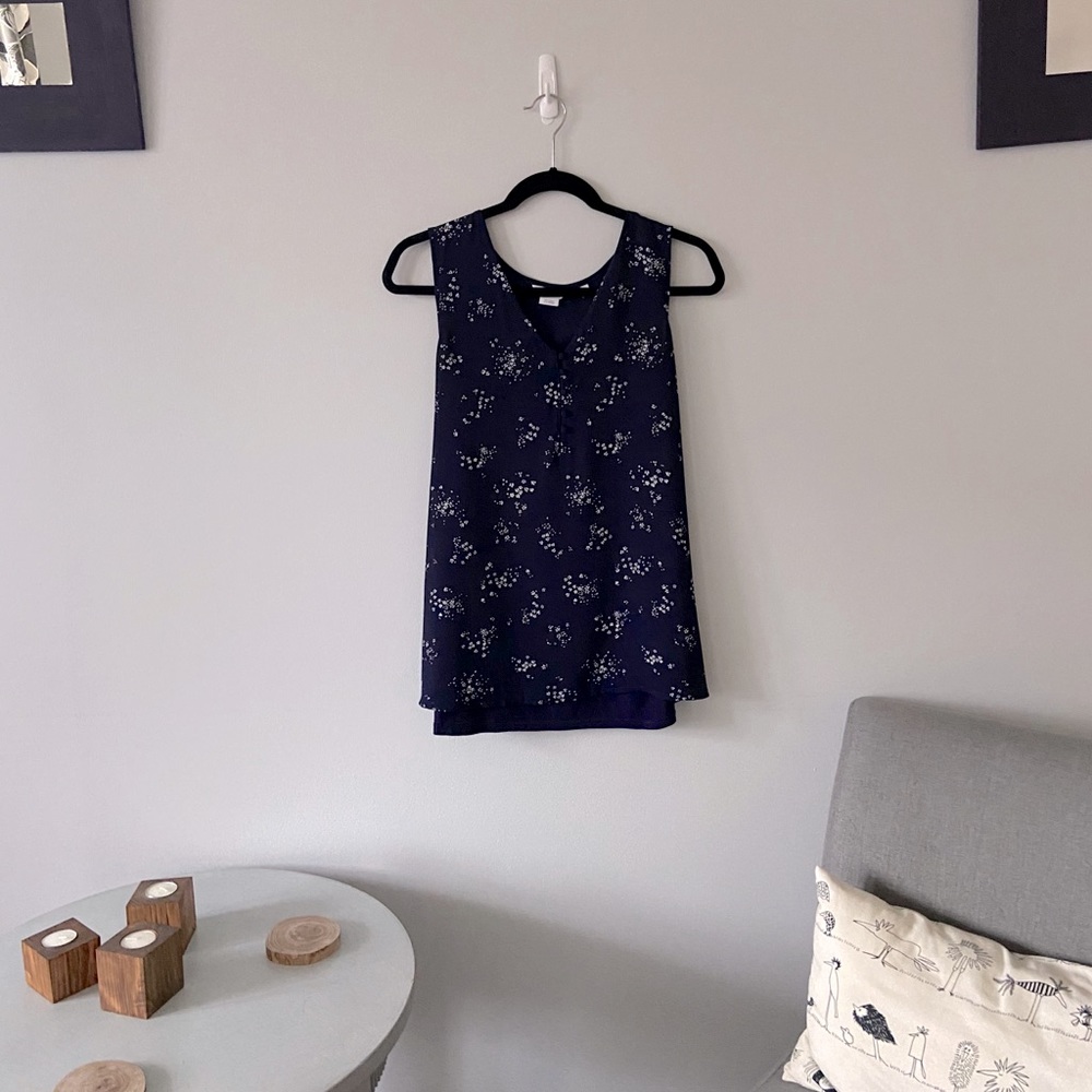 Navy & white Reitman’s shirt